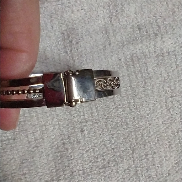 Silvertone hinged bracelet decorative clamper - Picture 6 of 7